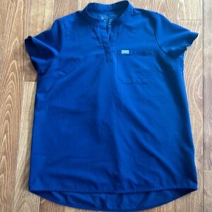 Figs maternity top M